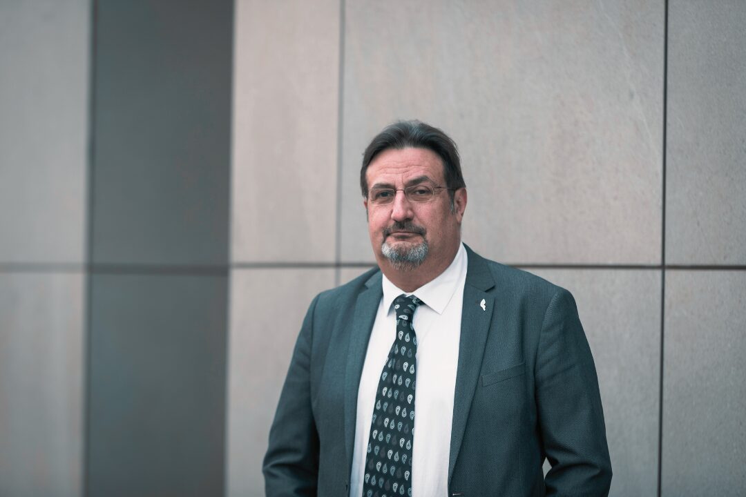 Aris Movsesijan – Pavkovićev povratak i pravna regresija Srbije